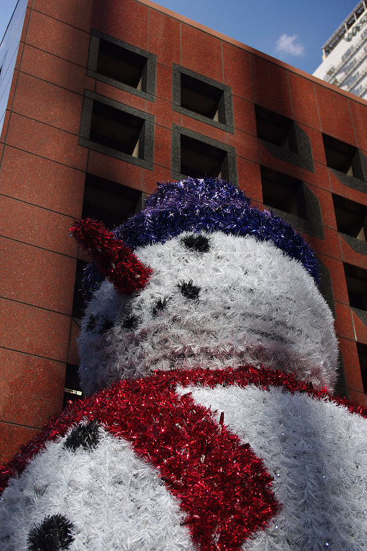 20131208-skybldg-snowman.jpg
