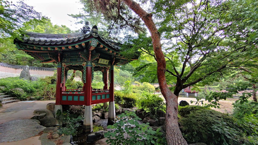 鶴見緑地 韓国庭園の清渓亭 20250829-kankokuteien.jpg