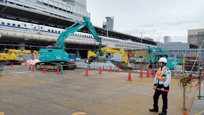 名古屋駅の太閤口側(西側)で始まった中央新幹線の地下駅工事 20251021-nagoya-linear.jpg