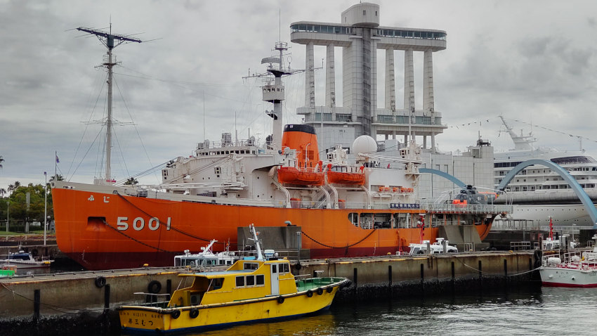 名古屋港 ガーデンふ頭に係留されている砕氷艦ふじ 20251021-saihyoukan-fuji-01.jpg
