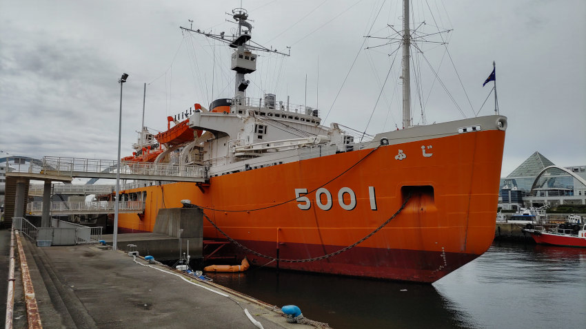 砕氷艦ふじ 右舷側 20251021-saihyoukan-fuji-02.jpg