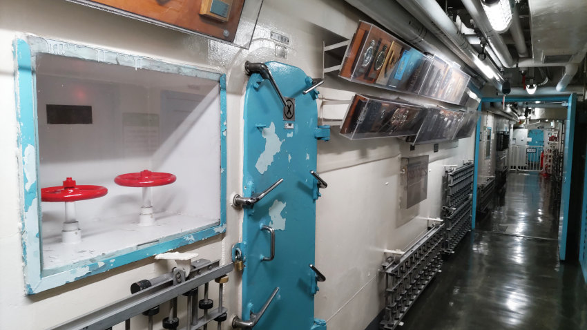 砕氷艦(南極観測船)ふじ 第一甲板 右舷側通路 20251021-saihyoukan-fuji-09.jpg