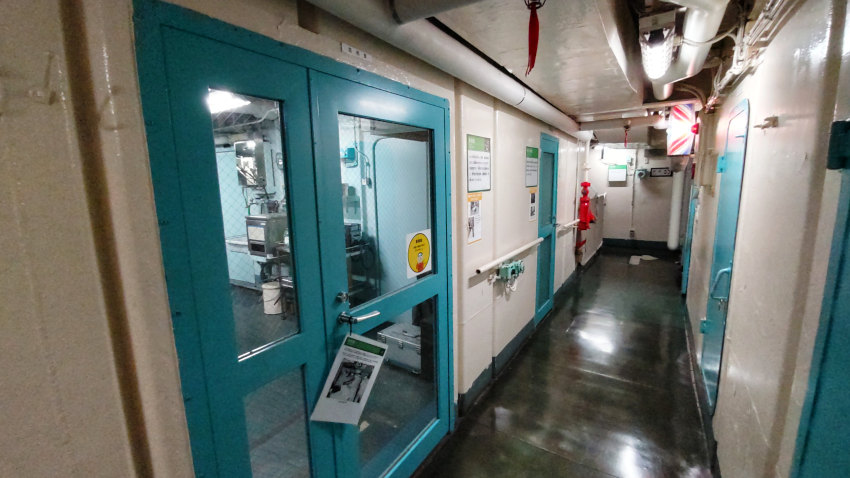 砕氷艦(南極観測船)ふじ 第二甲板の医務室 20251021-saihyoukan-fuji-20.jpg