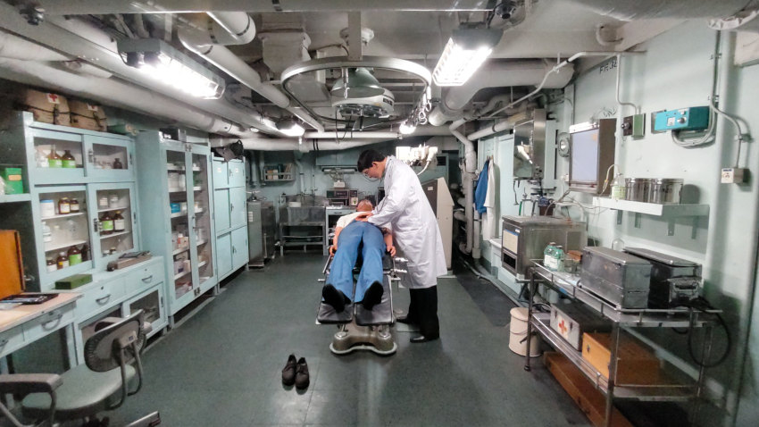 砕氷艦(南極観測船)ふじ 第二甲板の医務室 20251021-saihyoukan-fuji-21.jpg