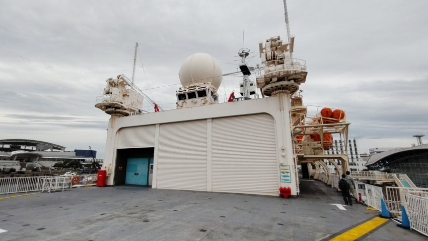 砕氷艦(南極観測船)ふじ 飛行甲板 20251021-saihyoukan-fuji-49.jpg