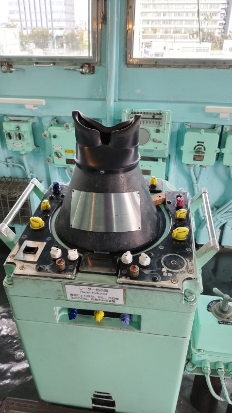 砕氷艦(南極観測船)ふじ 艦橋のレーダー指示器(表示器) 20251021-saihyoukan-fuji-54.jpg