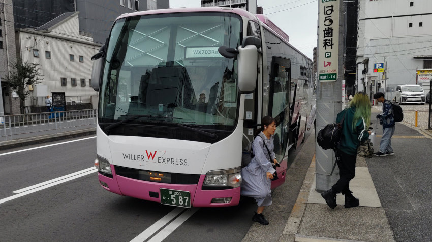 名古屋駅前の則武1丁目に到着したWiller Expressバス 20251021-willer-nagoya-noritake.jpg