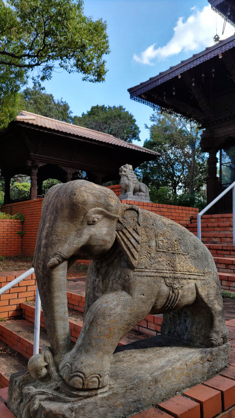 鶴見緑地 国際庭園の「ネパール庭園の象」 20251027-nepal-03.jpg