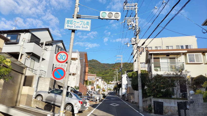 観音寺川に沿ってどんどん登っていく 20251030-kannonjigawa.jpg