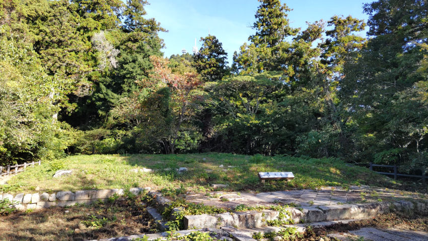 旧天上寺 本堂跡 20251030-tenjyouji-garan-03.jpg