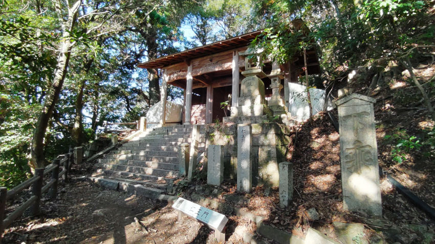 旧天上寺の仁王門 20251030-tenjyouji-nioumon.jpg