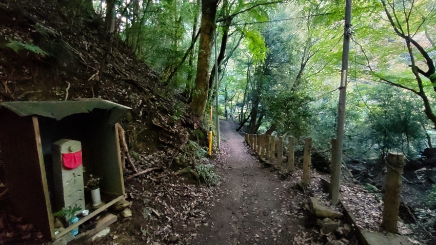 再度第5橋を渡ったところにある11丁の丁石 20251111-futatabi5hashi-11tyou.jpg