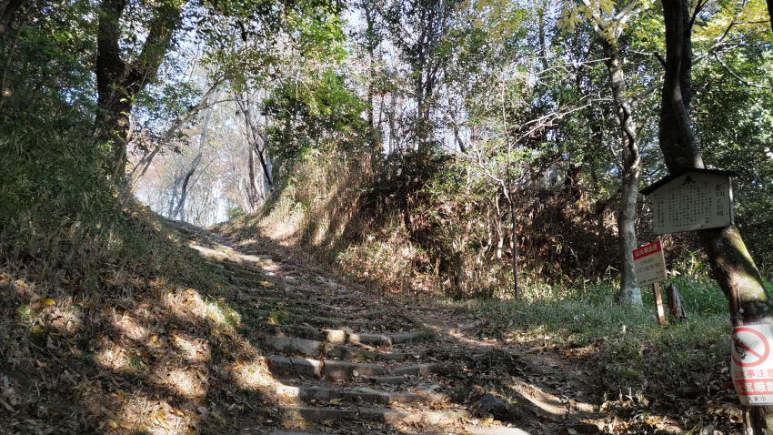 飯盛城の虎口 20251114-iimorijyou-koguchi.jpg