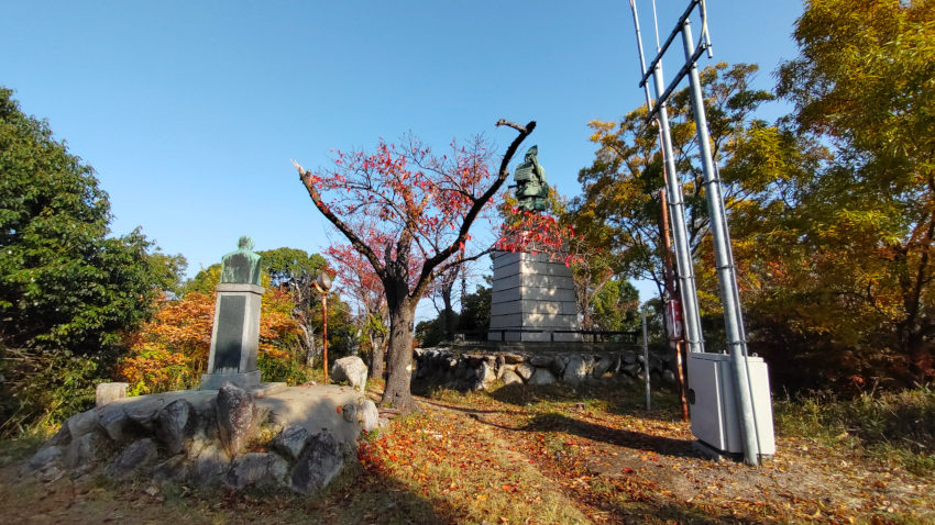 飯盛山 山頂(飯盛城 高櫓郭 たかやぐらくるわ) 20251114-iimorijyou-takayagurakuruwa.jpg