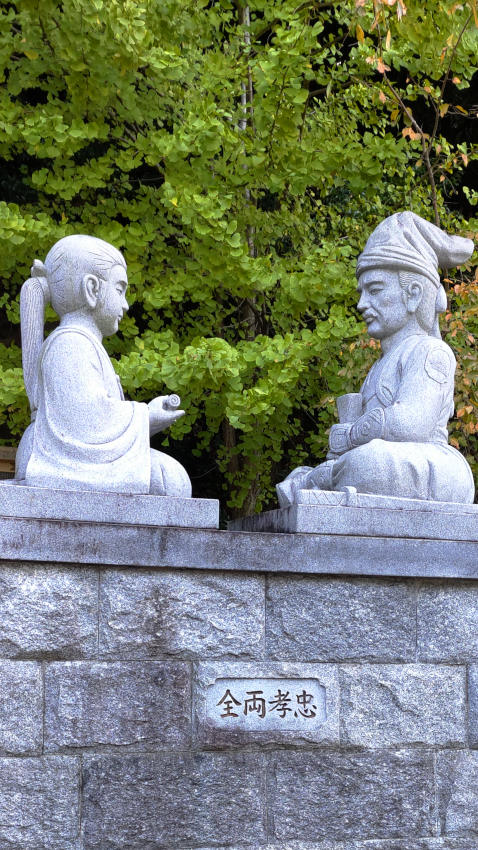 四條畷神社 忠孝両全像(楠木正成と正行の像) 20251114-sijyounawatejinjya-masasige.jpg