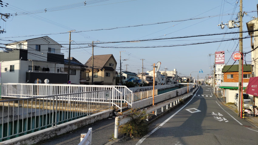 谷田川沿いの道 20251114-tanitagawa.jpg