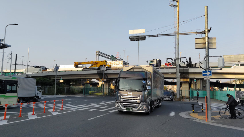 大阪市の境界、中央環状線を横切る 20251114-tyuoukanjyou.jpg