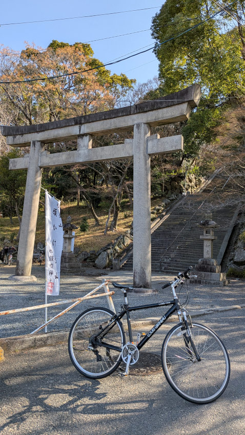 四條畷神社の鳥居前より、自転車で福島区を目指して走る 20260301-bike.jpg