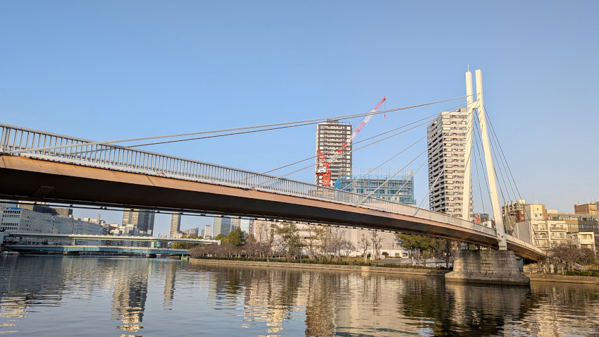 大川に架かる川崎橋を渡り、旧鯰江運河跡・大和街道に入る 20260301-kawasakihashi.jpg