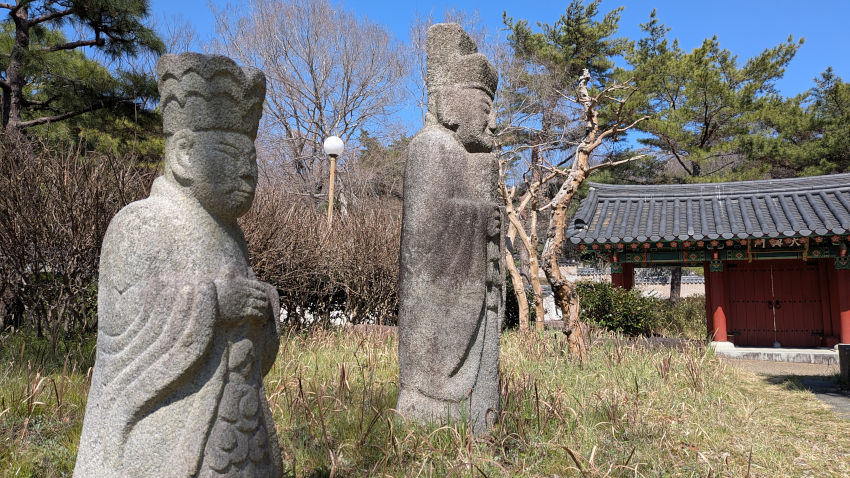 韓国庭園の文官石 20260311-korea.jpg